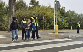 Bezpieczna droga do szkoły &ndash; październikowe spotkania z policjantami 46