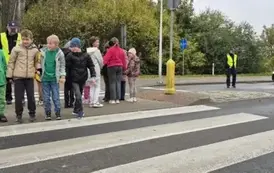 Bezpieczna droga do szkoły &ndash; październikowe spotkania z policjantami 53