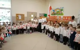 Przedszkolaki śpiewają hymn dla Niepodległej 4