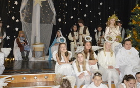 Świąteczne jasełka klas trzecich &ndash; wzruszenie, radość i wyjątkowy jubileusz 10