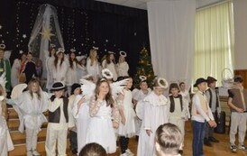 Świąteczne jasełka klas trzecich &ndash; wzruszenie, radość i wyjątkowy jubileusz 25