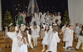 Świąteczne jasełka klas trzecich &ndash; wzruszenie, radość i wyjątkowy jubileusz 28