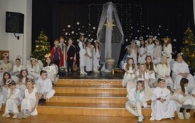 Świąteczne jasełka klas trzecich &ndash; wzruszenie, radość i wyjątkowy jubileusz 33