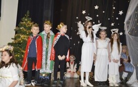 Świąteczne jasełka klas trzecich &ndash; wzruszenie, radość i wyjątkowy jubileusz 35