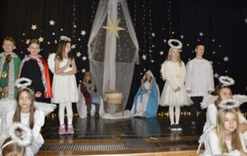Świąteczne jasełka klas trzecich &ndash; wzruszenie, radość i wyjątkowy jubileusz 60