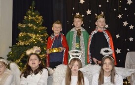 Świąteczne jasełka klas trzecich &ndash; wzruszenie, radość i wyjątkowy jubileusz 61