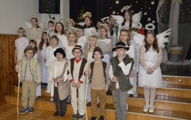 Świąteczne jasełka klas trzecich &ndash; wzruszenie, radość i wyjątkowy jubileusz 62