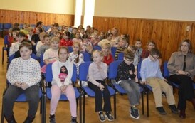 Świąteczne jasełka klas trzecich &ndash; wzruszenie, radość i wyjątkowy jubileusz 64