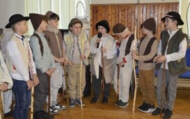 Świąteczne jasełka klas trzecich &ndash; wzruszenie, radość i wyjątkowy jubileusz 67
