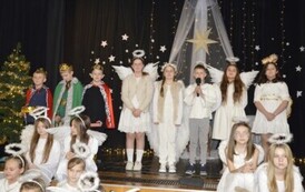 Świąteczne jasełka klas trzecich &ndash; wzruszenie, radość i wyjątkowy jubileusz 70