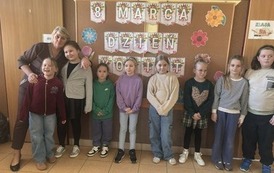 Dzień Kobiet w klasach I-III 6
