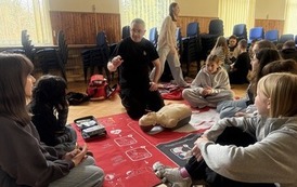 Warsztaty z pierwszej pomocy dla uczni&oacute;w klas 5b i 6a 11