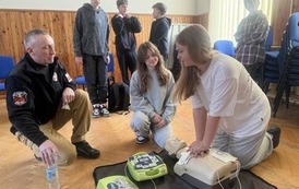 Warsztaty z pierwszej pomocy dla uczni&oacute;w klas 5b i 6a 12