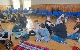 Warsztaty z pierwszej pomocy dla uczni&oacute;w klas 5b i 6a 25
