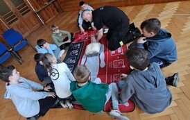 Warsztaty z pierwszej pomocy dla uczni&oacute;w klas 5b i 6a 30