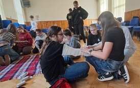 Warsztaty z pierwszej pomocy dla uczni&oacute;w klas 5b i 6a 33