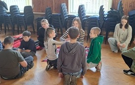 Warsztaty z pierwszej pomocy dla uczni&oacute;w klas 5b i 6a 45
