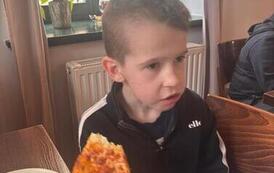 Uczniowie klasy 2a na wsp&oacute;lnej pizzy po szkolnym wyjściu 7