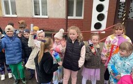 Głośno i kolorowo &ndash; klasy I&ndash;III witają wiosnę! 4