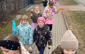 Głośno i kolorowo &ndash; klasy I&ndash;III witają wiosnę! 5