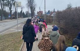 Głośno i kolorowo &ndash; klasy I&ndash;III witają wiosnę! 7