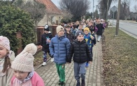 Głośno i kolorowo &ndash; klasy I&ndash;III witają wiosnę! 10