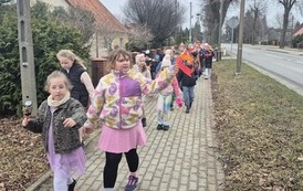 Głośno i kolorowo &ndash; klasy I&ndash;III witają wiosnę! 11