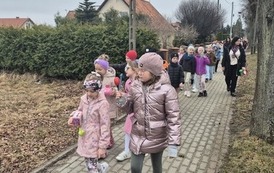 Głośno i kolorowo &ndash; klasy I&ndash;III witają wiosnę! 13