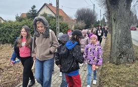 Głośno i kolorowo &ndash; klasy I&ndash;III witają wiosnę! 14