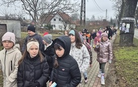 Głośno i kolorowo &ndash; klasy I&ndash;III witają wiosnę! 21