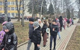 Głośno i kolorowo &ndash; klasy I&ndash;III witają wiosnę! 24