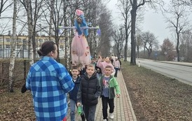 Głośno i kolorowo &ndash; klasy I&ndash;III witają wiosnę! 29