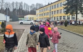 Głośno i kolorowo &ndash; klasy I&ndash;III witają wiosnę! 33