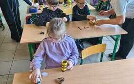 Warsztaty edukacyjne &bdquo;Pszczoły i ekologia&rdquo; w klasie 1b 2