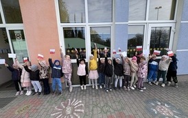 Patriotyczny przemarsz przedszkolak&oacute;w 1