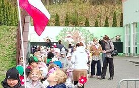 Patriotyczny przemarsz przedszkolak&oacute;w 6