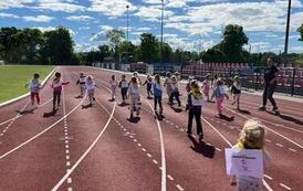 Sprintem do maratonu &ndash; przedszkolaki na stadionie! 51