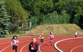 Sprintem do maratonu &ndash; przedszkolaki na stadionie! 53