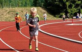 Sprintem do maratonu &ndash; przedszkolaki na stadionie! 75