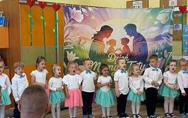 Uroczystość z okazji Dnia Mamy i Taty 32