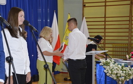 Uroczyste pożegnanie absolwent&oacute;w klas 8a i 8b 18
