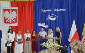 Uroczyste pożegnanie absolwent&oacute;w klas 8a i 8b 66