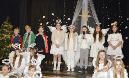 Świąteczne jasełka klas trzecich – wzruszenie, radość i wyjątkowy jubileusz