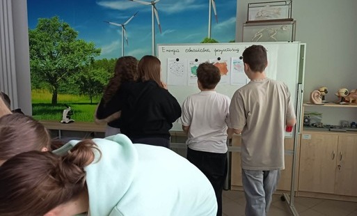 Siódmoklasiści stawiają na energię słoneczną