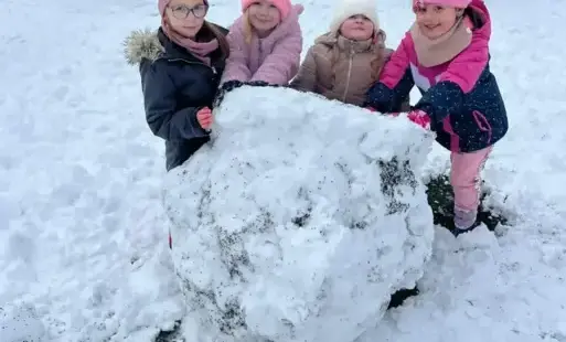 Śnieżna przygoda w naszym przedszkolu- zaskoczyła nas zima!